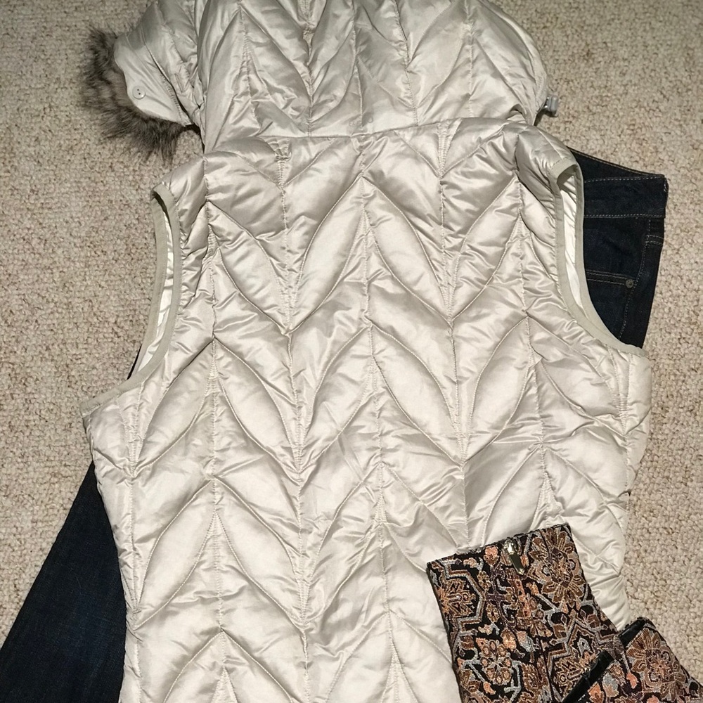 Eddie Bauer Women’s Down Vest Detachable FurCollar - Picture 2 of 6